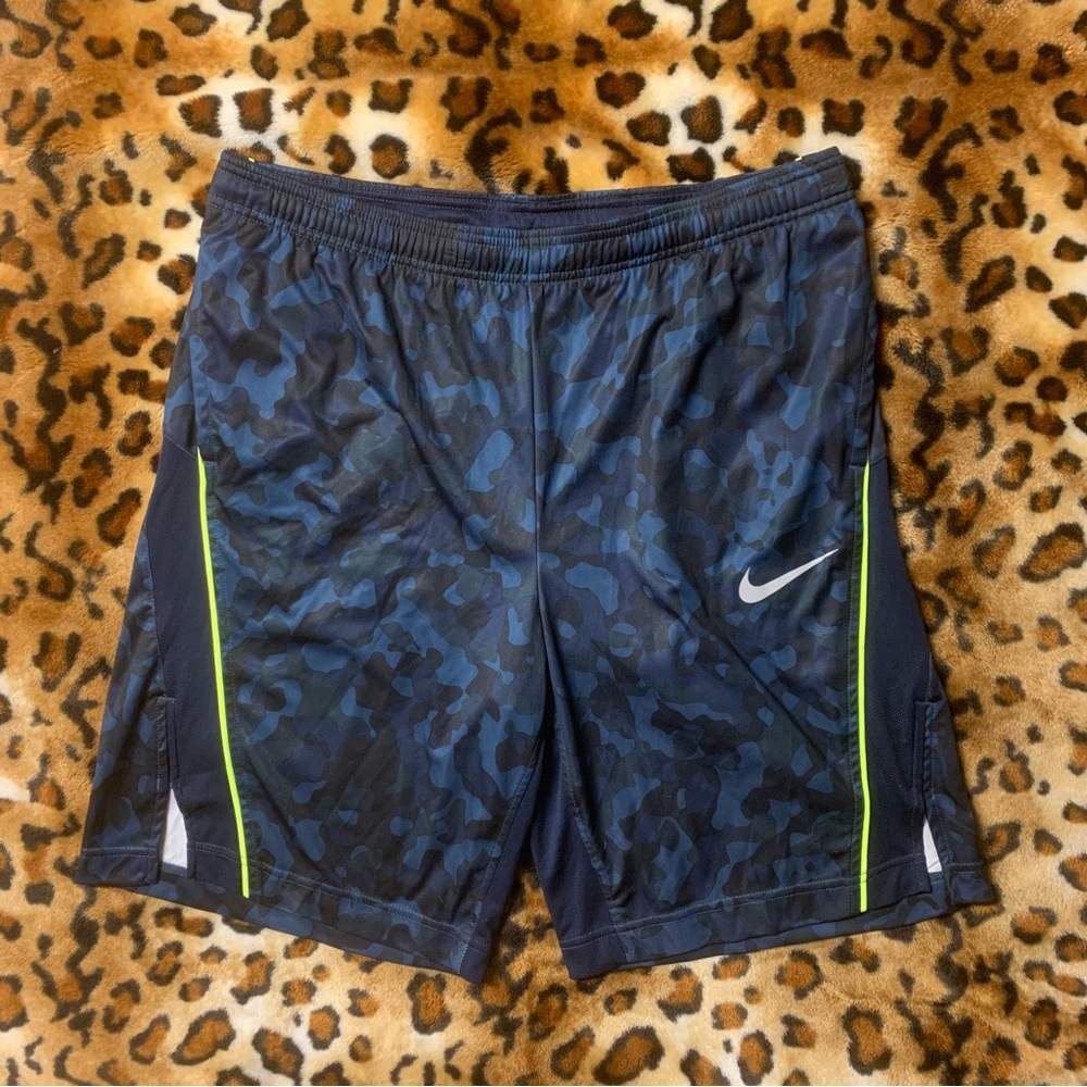 Nike Dri-FIT shorts men’s medium Performance Sport